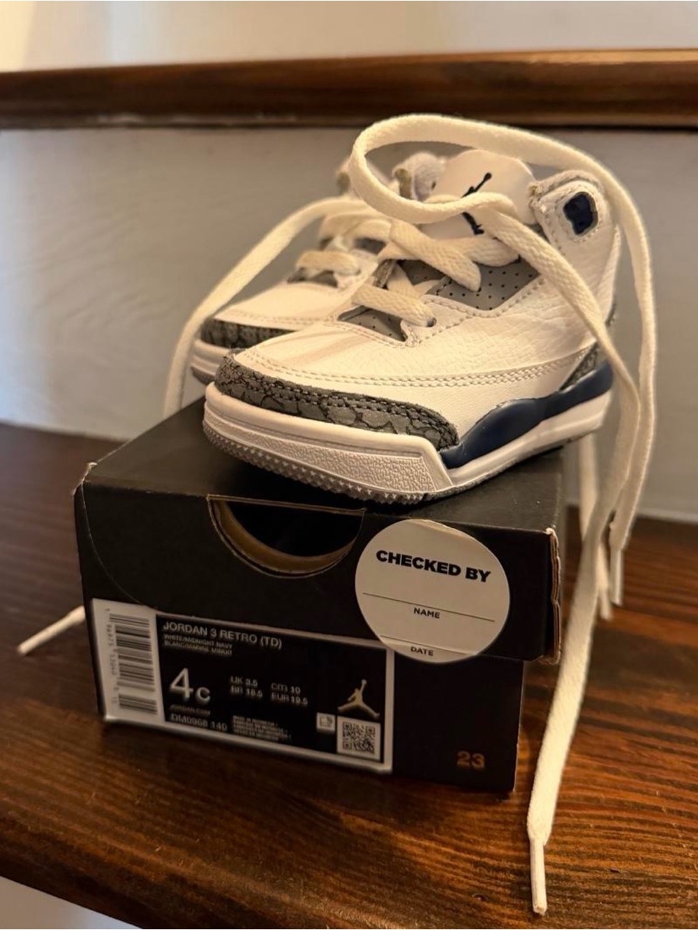 Jordan Toddlers White Navy & Gray Retro Sneakers